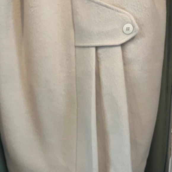 100% wool cream coat made in Canada - Picture 3 of 11